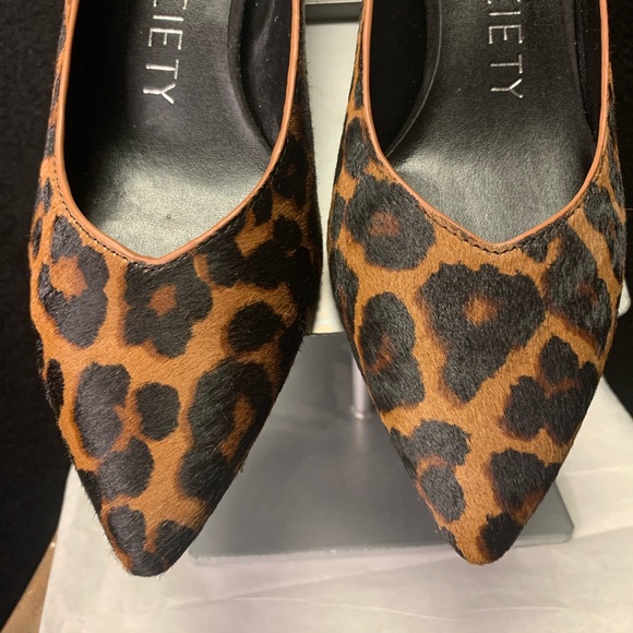 Kerah Pointed Toe Pump
SOLE SOCIETY - Picture 8 of 15